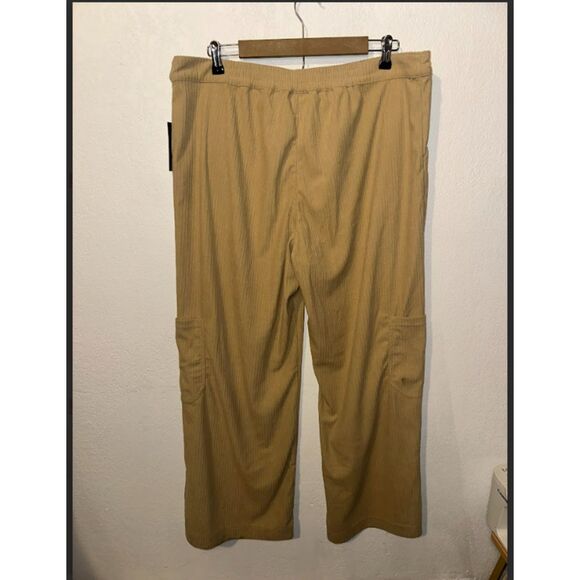 478 Wild Fable Women’s Beige Corduroy Wide-Leg Pants with Utility Pockets - Picture 3 of 4